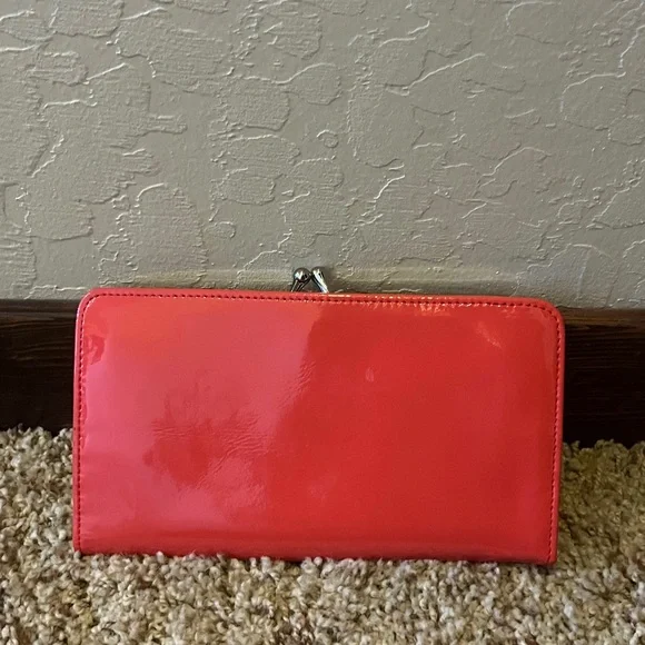 HOBO Shiny Red Clutch - Picture 8 of 8